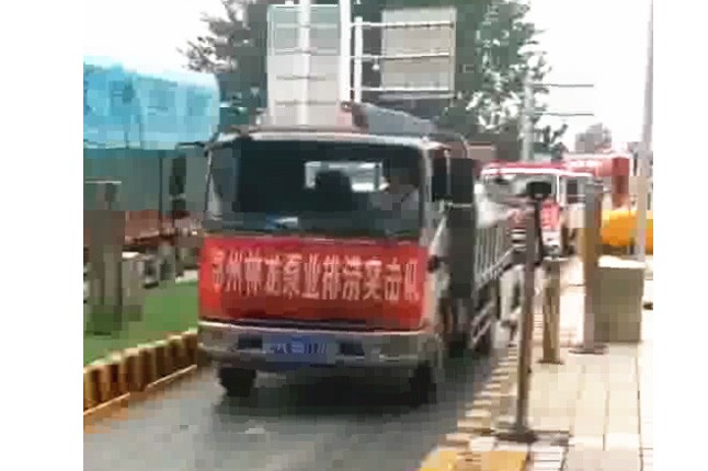 我公司新組織的搶險排澇設(shè)備及人員，出發(fā)馳援焦作災(zāi)區(qū)，兄弟們辛苦了，加油！